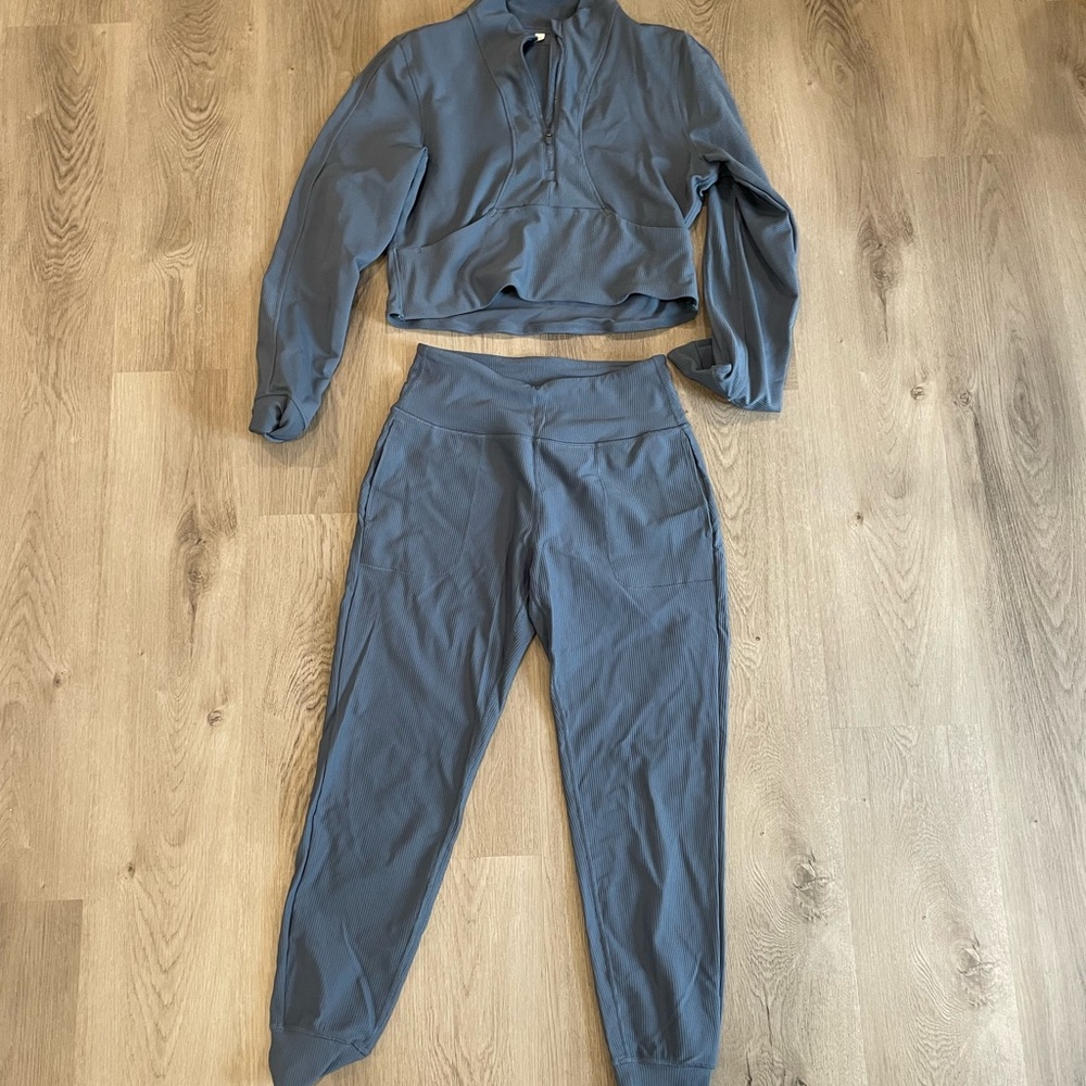 2 pc ribbed athletic set